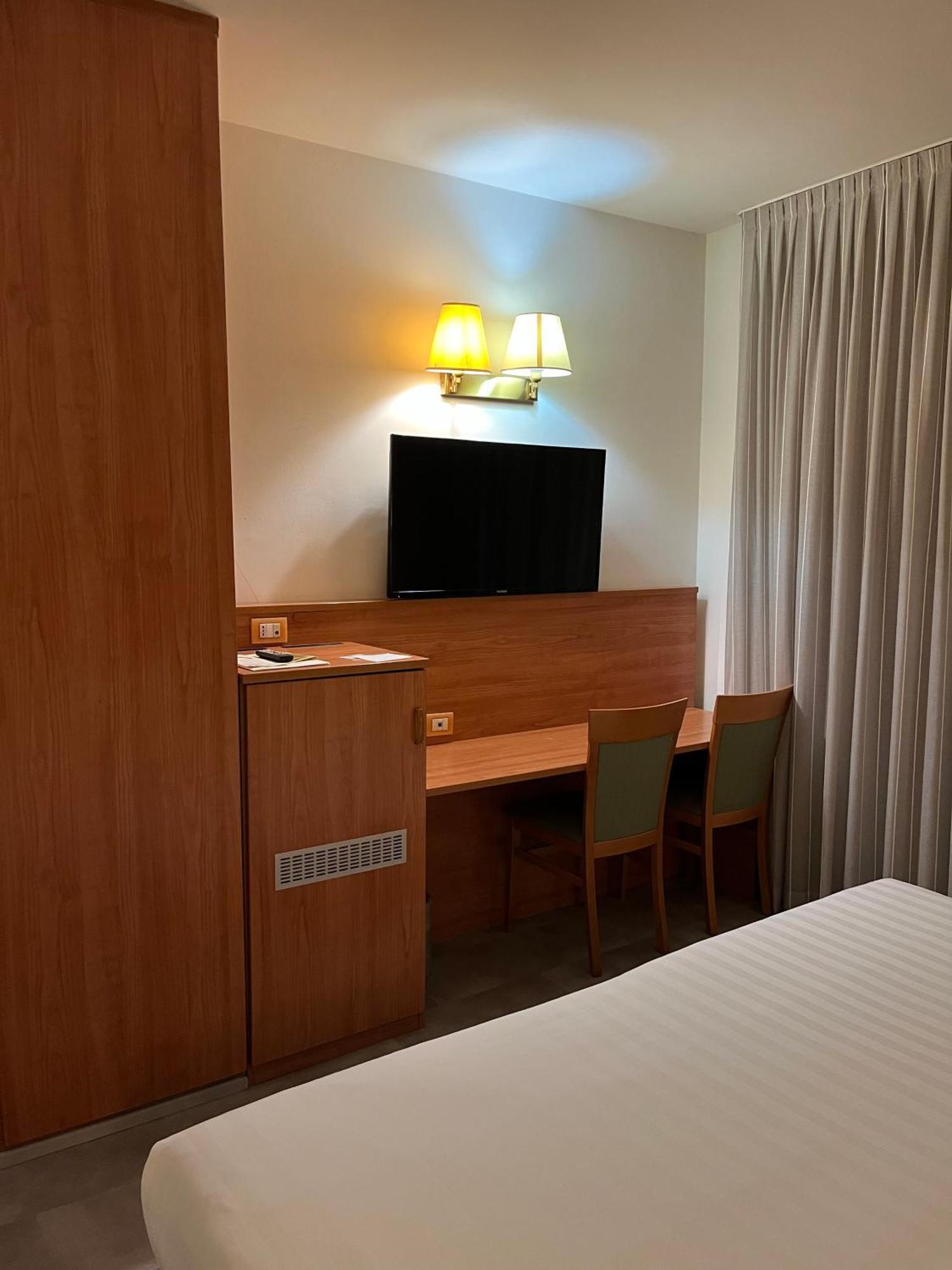 Hotel Re Лисоне Екстериор снимка