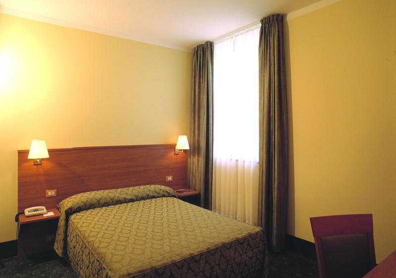 Hotel Re Лисоне Екстериор снимка
